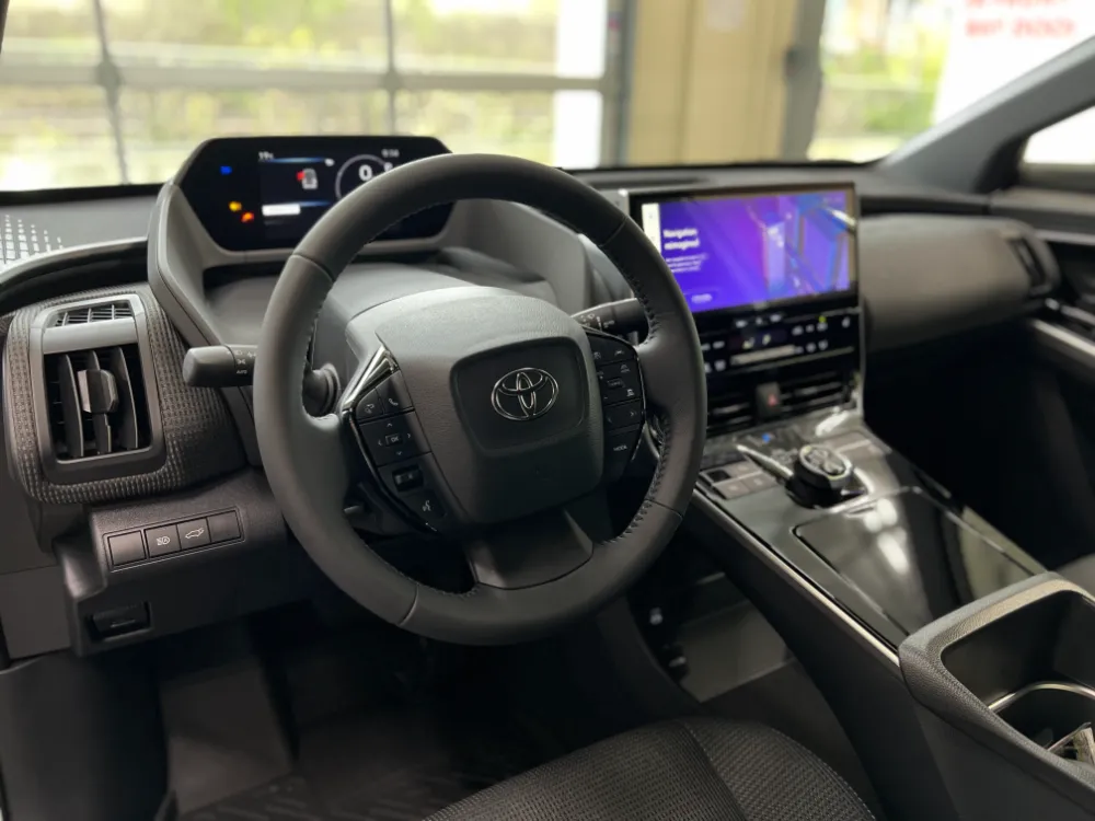 2023 toyota bz4x le fwd white 13